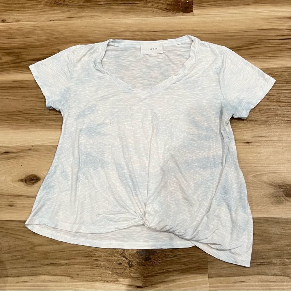 Six/Fifty White and Blue Knot Tie Dye Tee Shirt Women’s Small